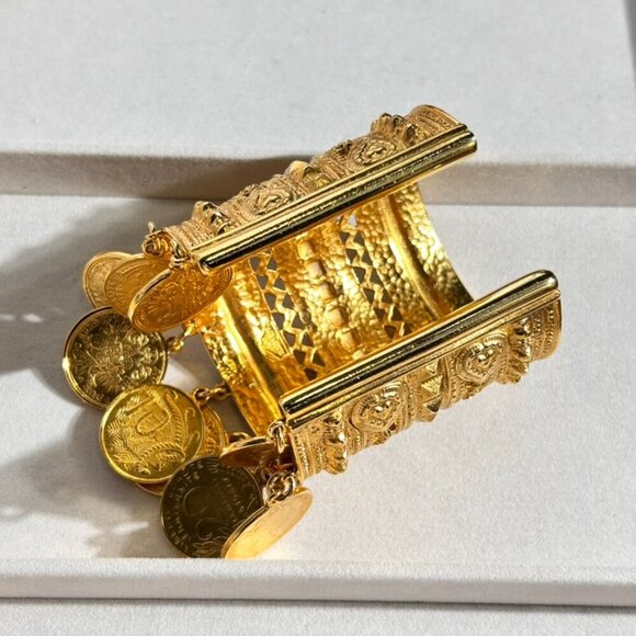 Ben-Amun gold cuff with coins bracelets <Rihanna> - Picture 6 of 13